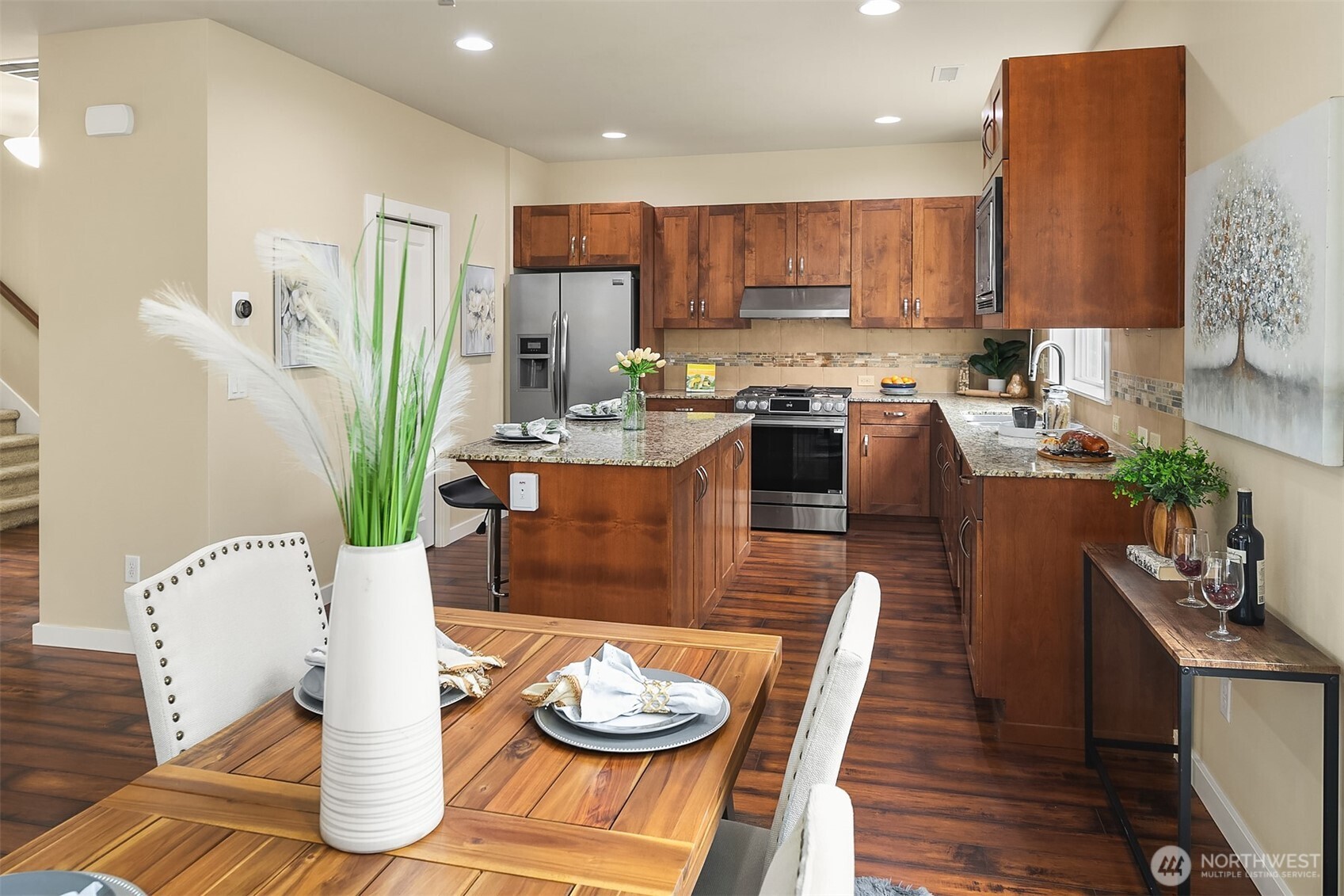 365 Ne Denny Way Property Photo 6