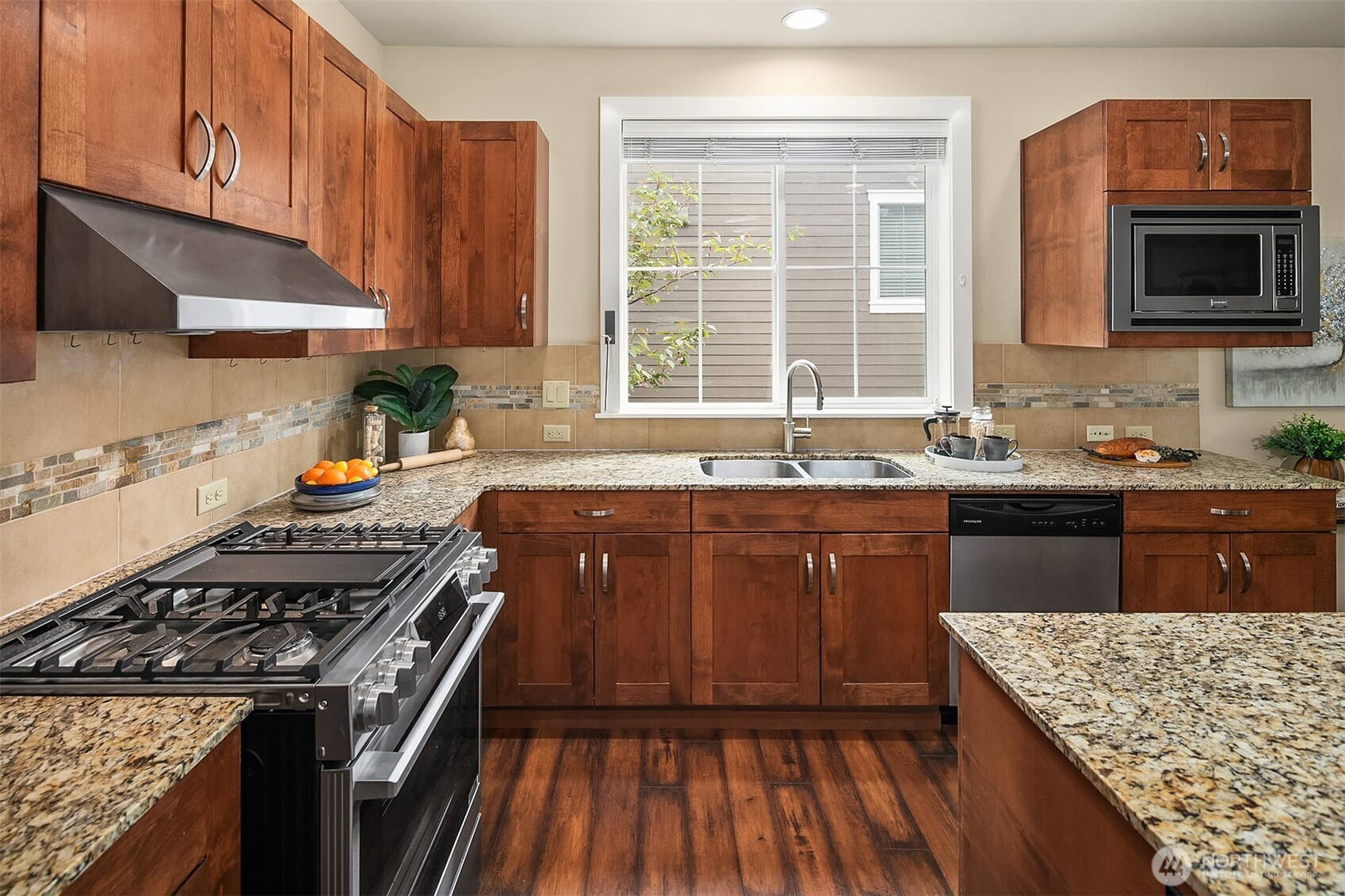 365 Ne Denny Way Property Photo 9