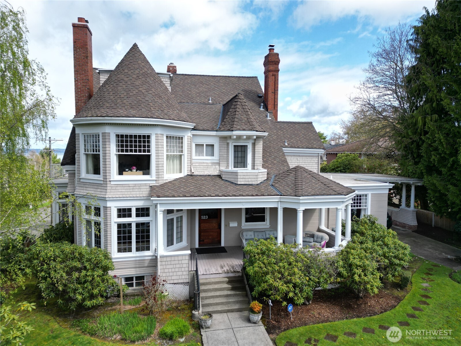 523 N Tacoma Avenue Property Photo 1