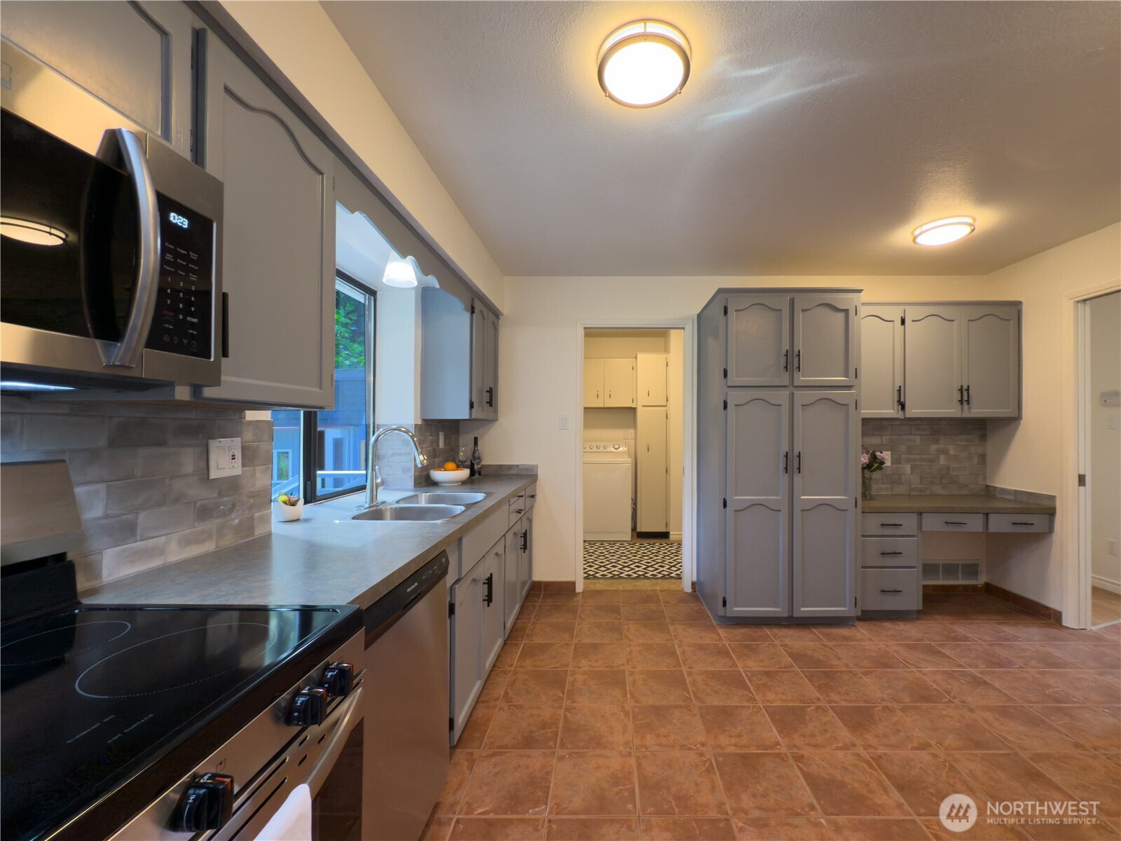 29 G Sound Place Property Photo 10