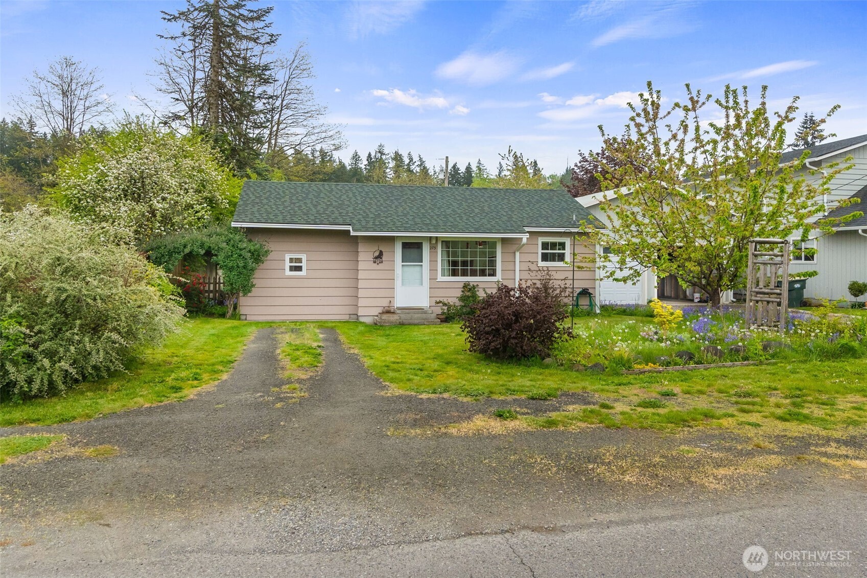 273 E Lincoln Avenue Property Photo