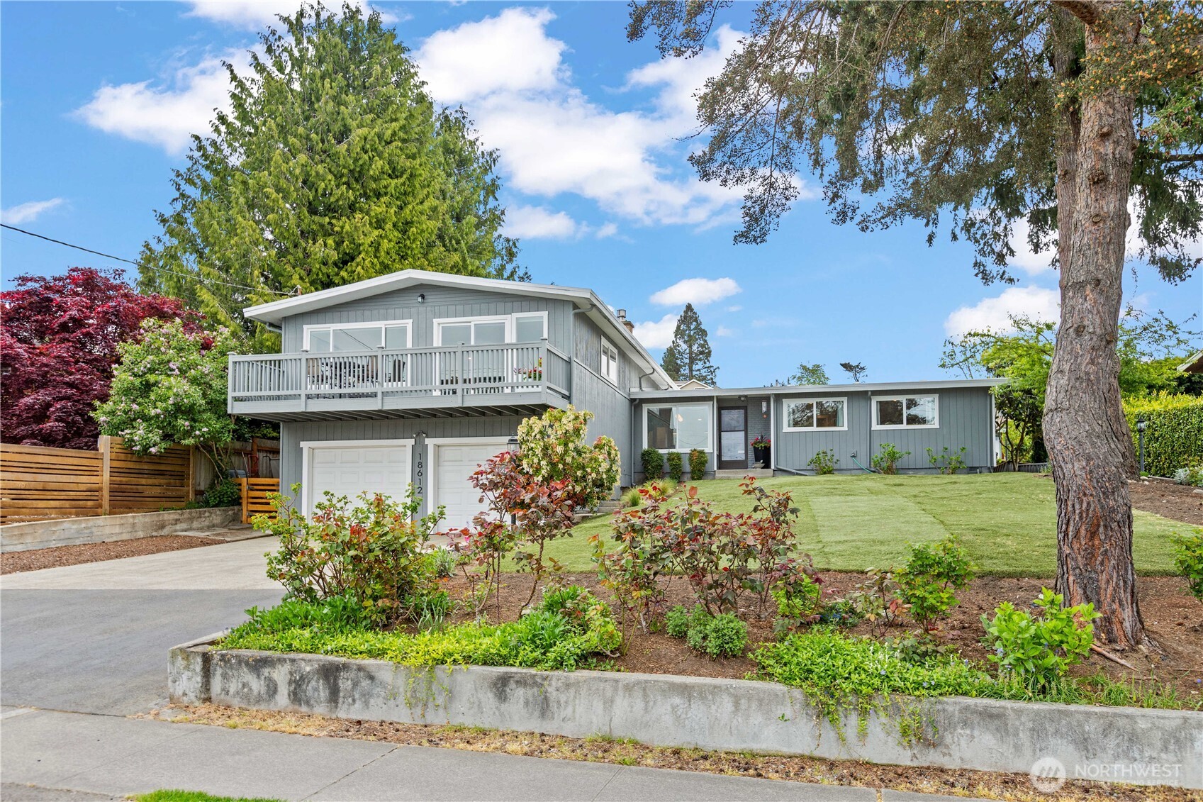 18612 4th Avenue Property Photo 1