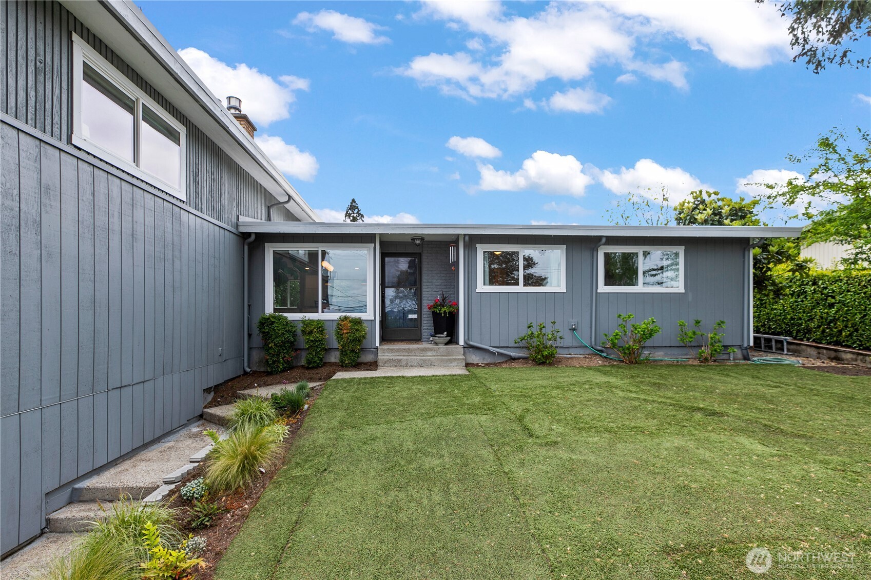 18612 4th Avenue Property Photo 6