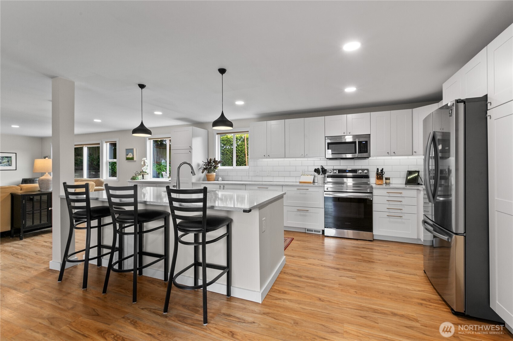 18612 4th Avenue Property Photo 11