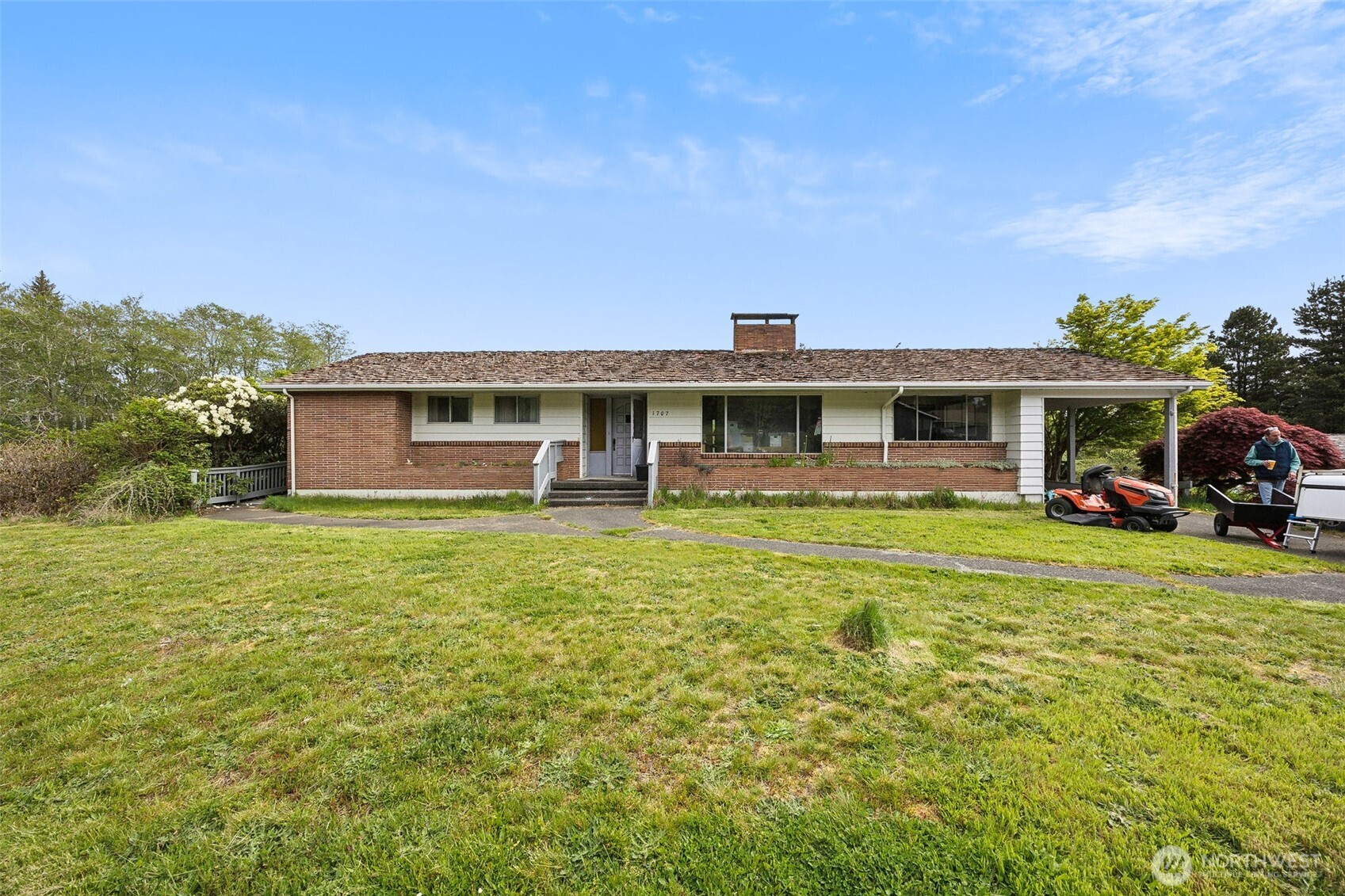 1701 1721 Fowler Rd Property Photo 1