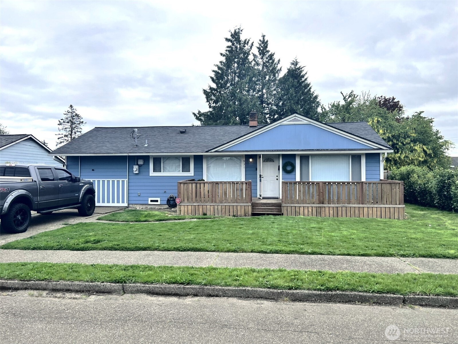 931 Dibb Street Property Photo