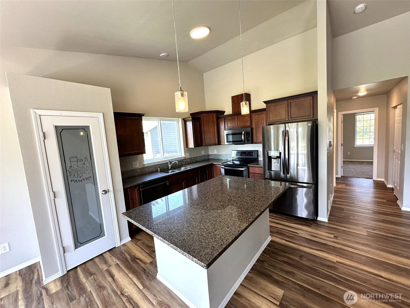 523 Puffin Avenue Property Photo 8