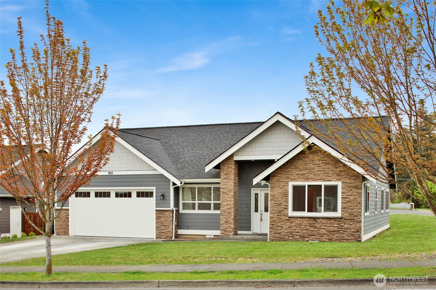910 Maple Ridge Drive Property Photo 1
