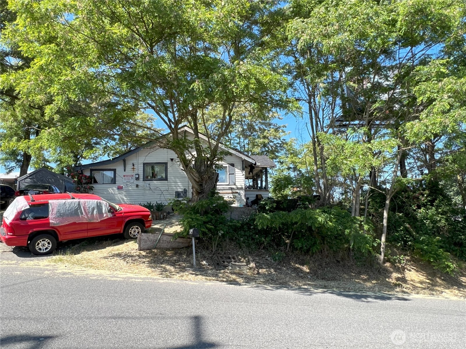 15325 1st Avenue Property Photo 1