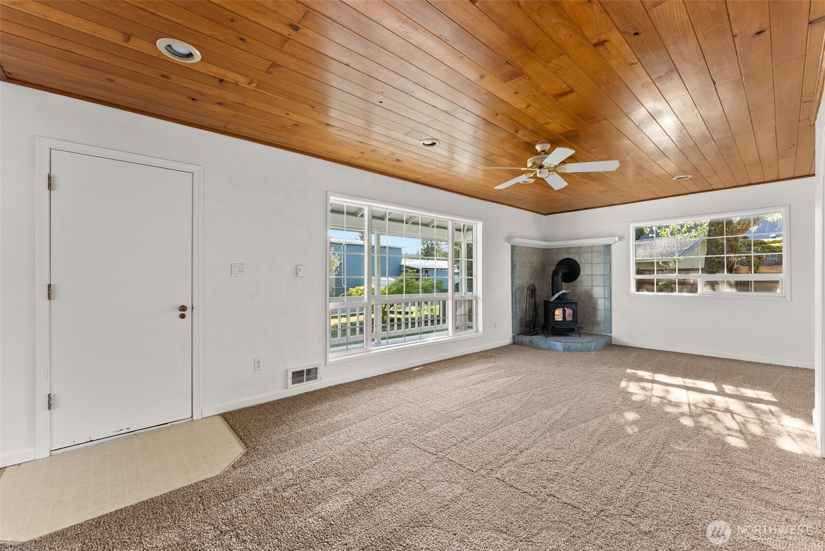 105 E Cindy Road Property Photo 5
