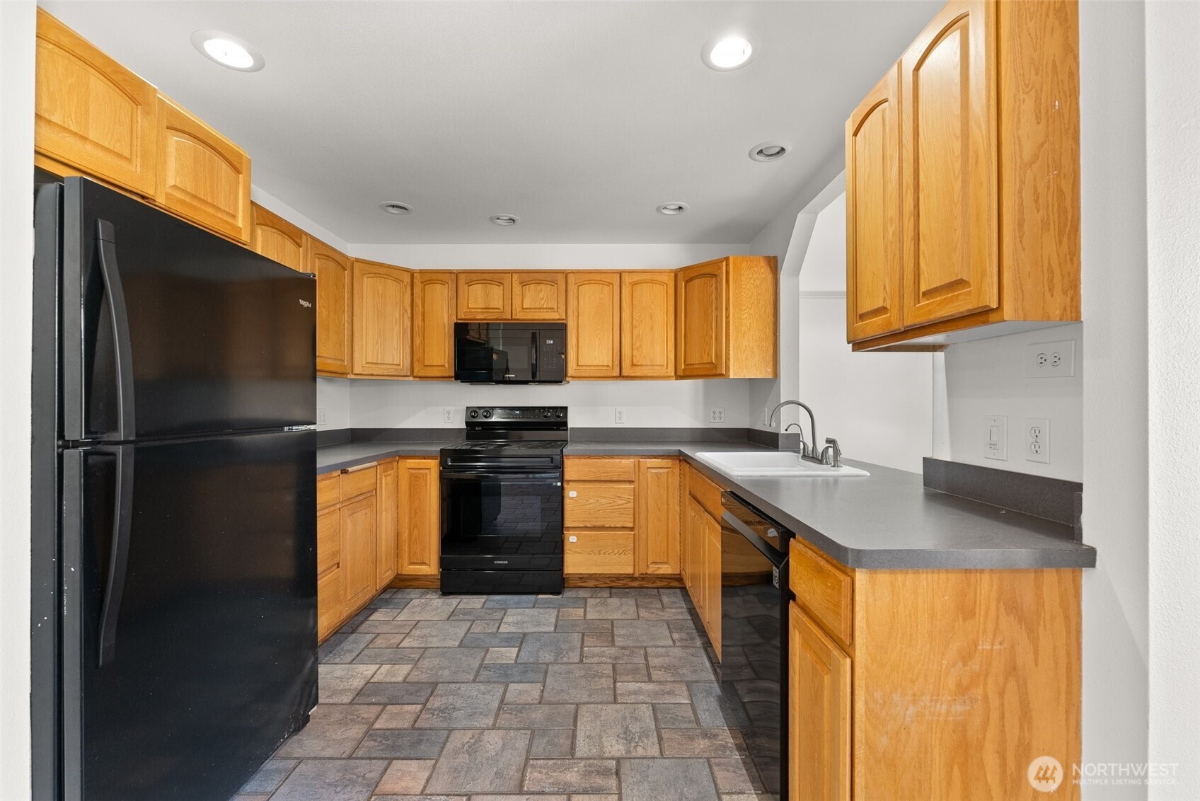 105 E Cindy Road Property Photo 8
