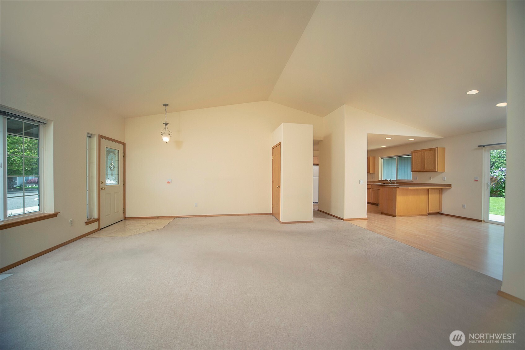 1710 N Bluegrass Lane Property Photo 4