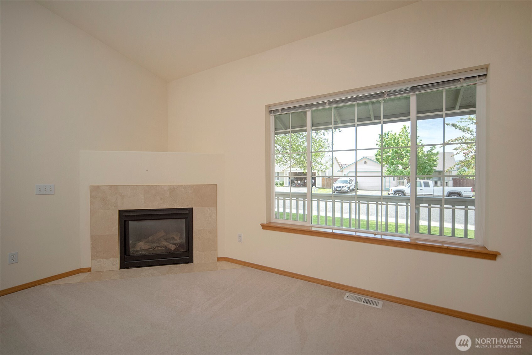 1710 N Bluegrass Lane Property Photo 5