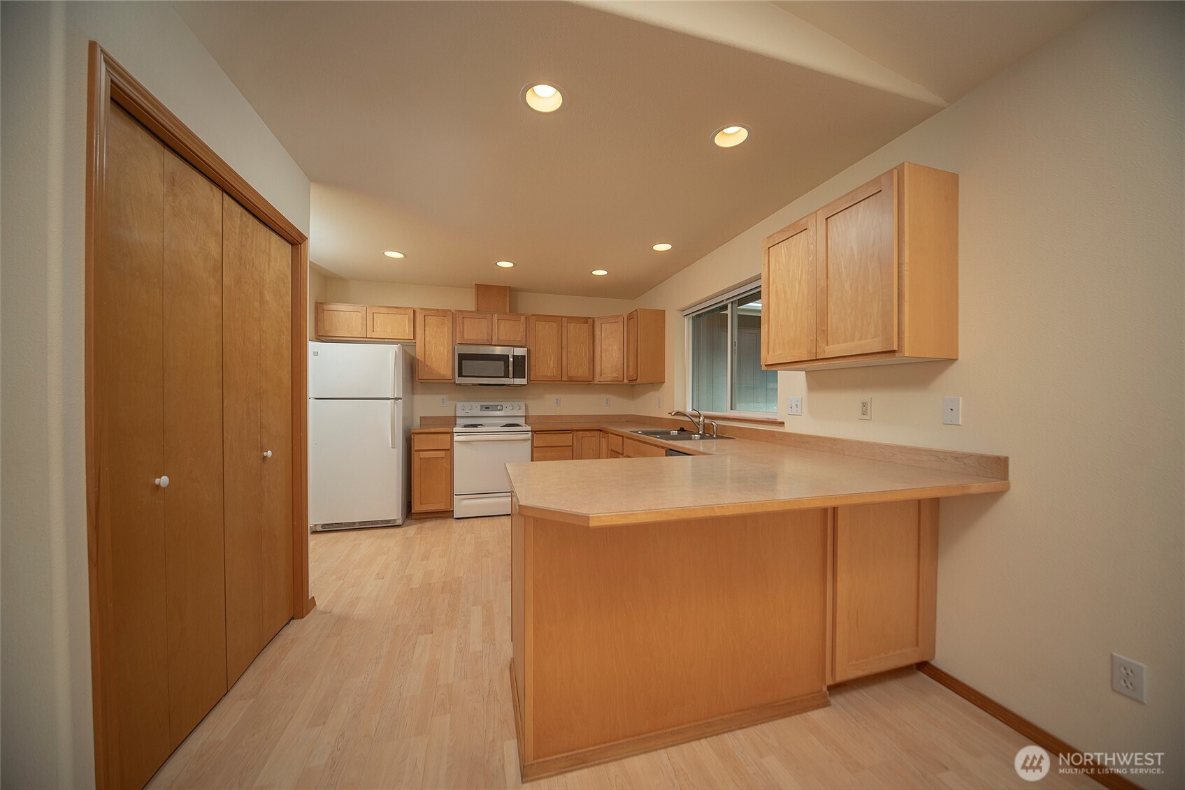 1710 N Bluegrass Lane Property Photo 8