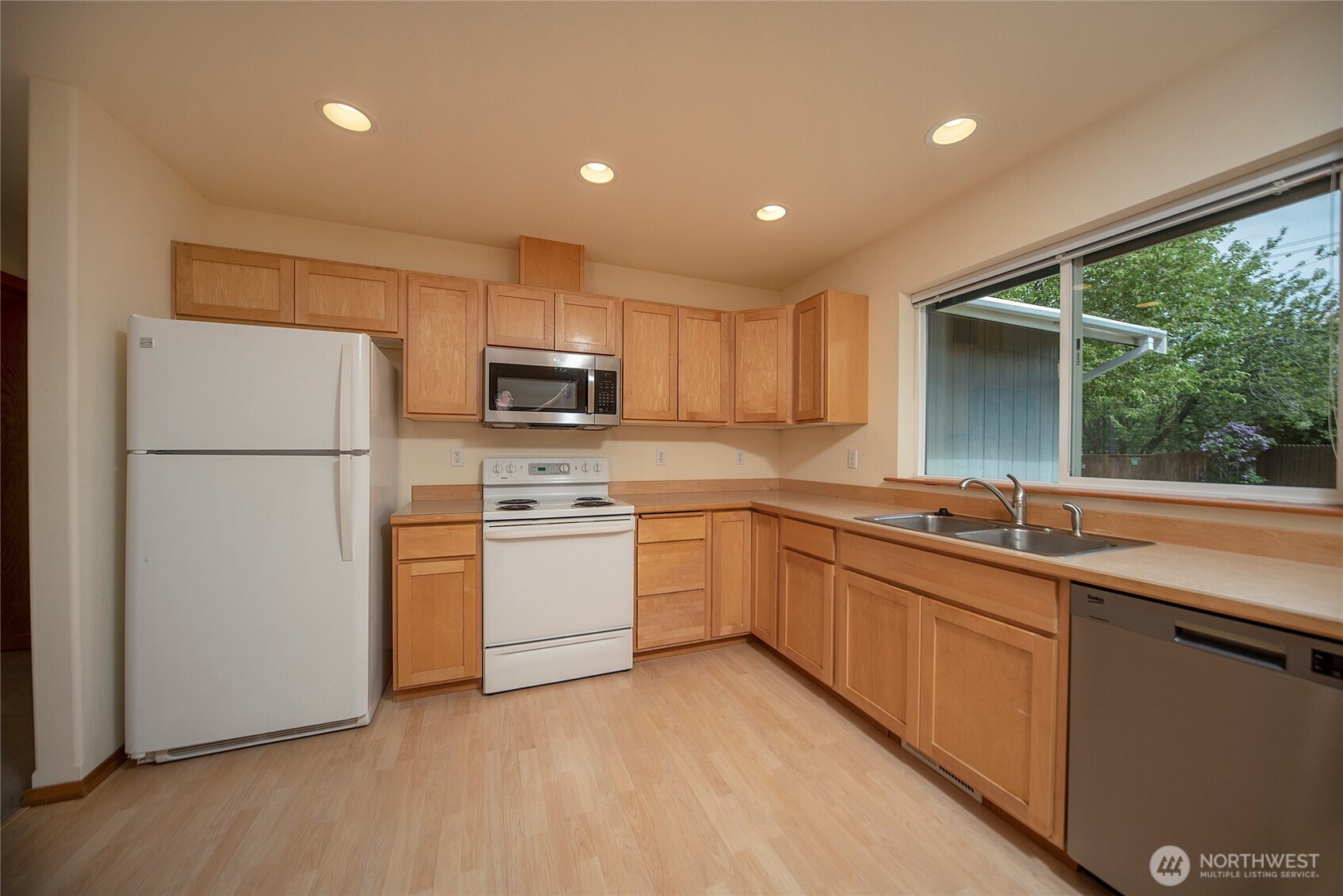 1710 N Bluegrass Lane Property Photo 10