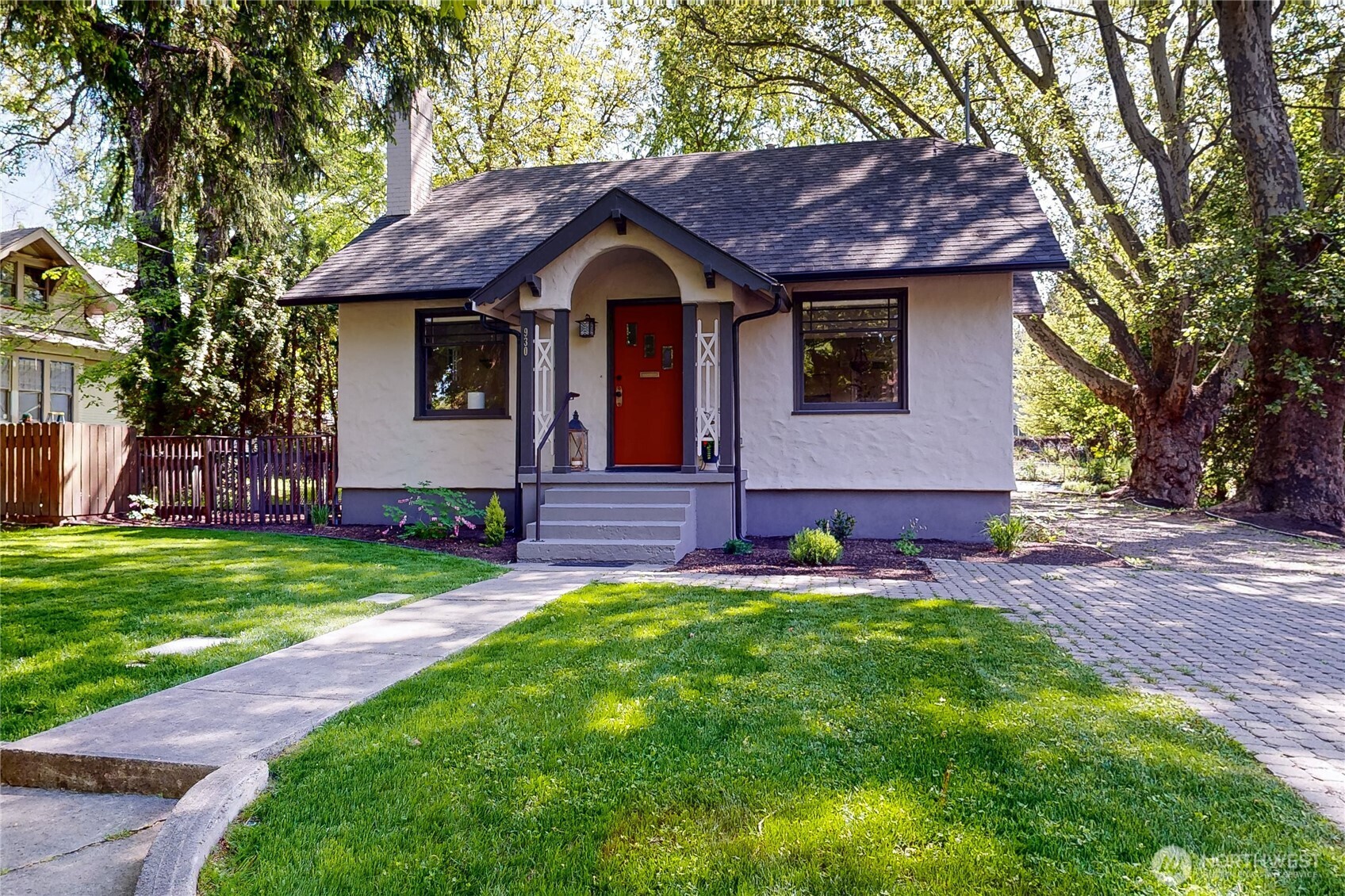 930 Bonnie Brae Street Property Photo