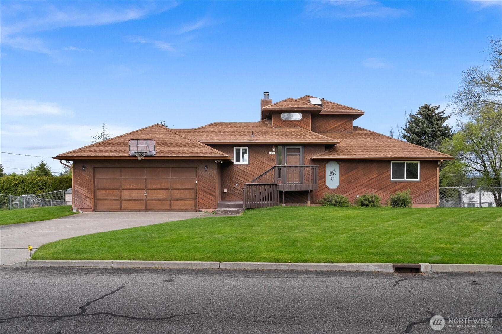 11307 E 11th Avenue Property Photo
