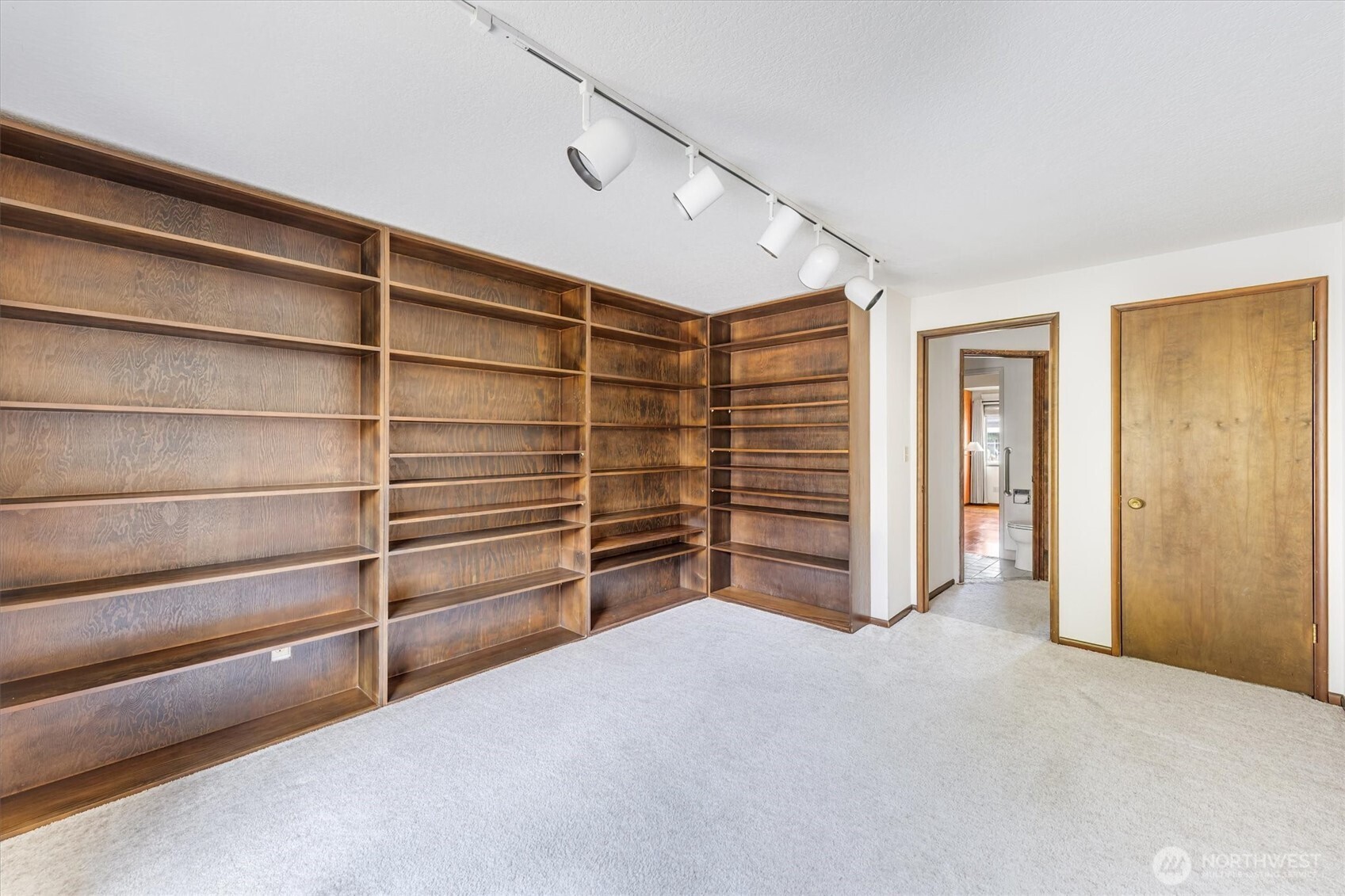 605 Peardale Lane 19 Property Photo 14