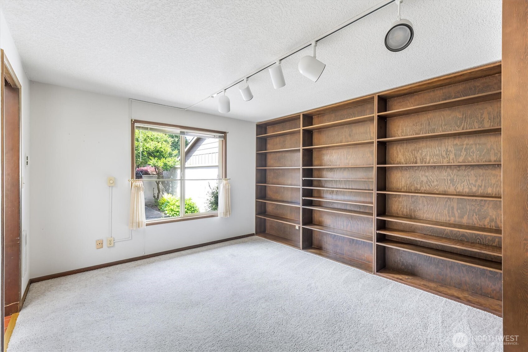 605 Peardale Lane 19 Property Photo 15