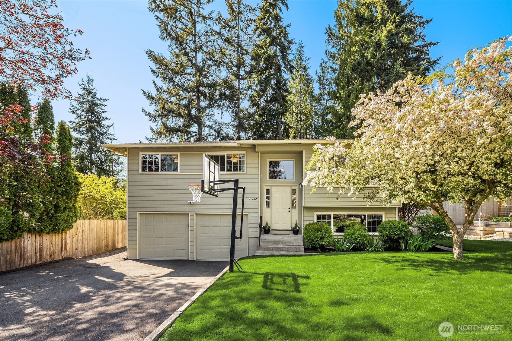 21902 2nd Avenue Property Photo