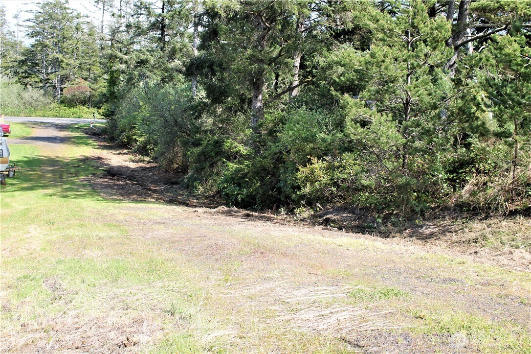 605 W Claymore Lane Property Photo 6