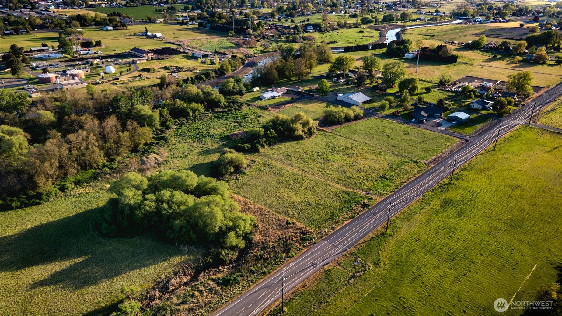 1595 Heritage Road Property Photo 4