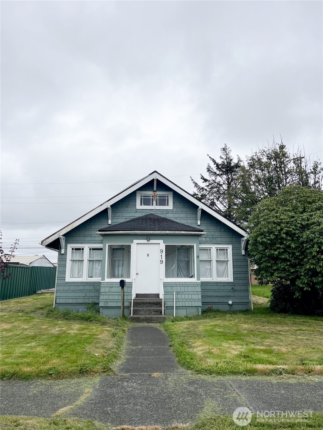 919 & 9191/2 W Heron Street Property Photo 1