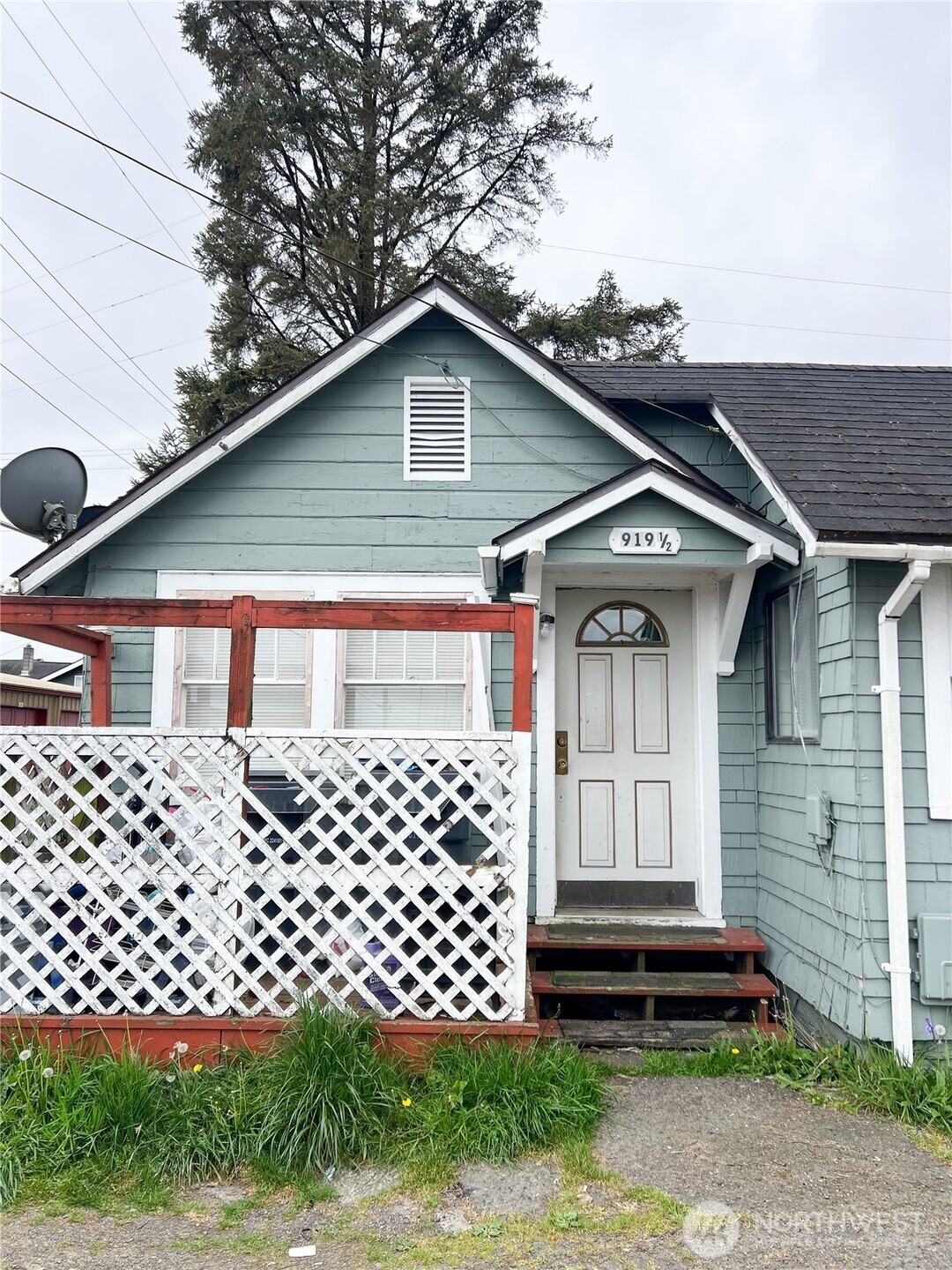 919 & 9191/2 W Heron Street Property Photo 2