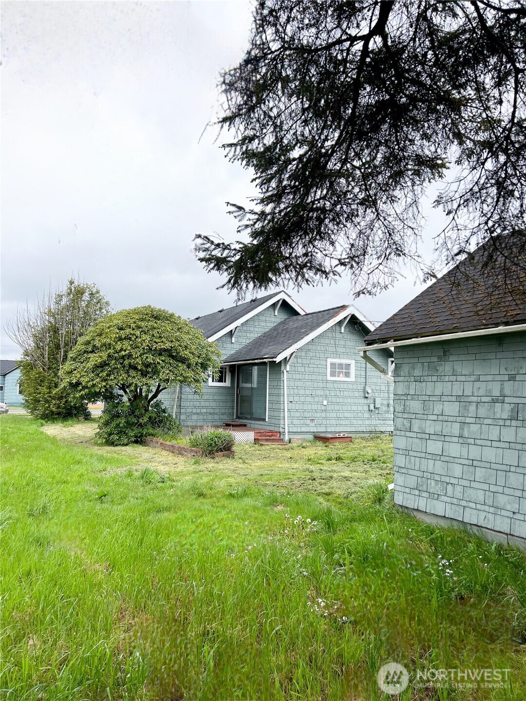 919 & 9191/2 W Heron Street Property Photo 3