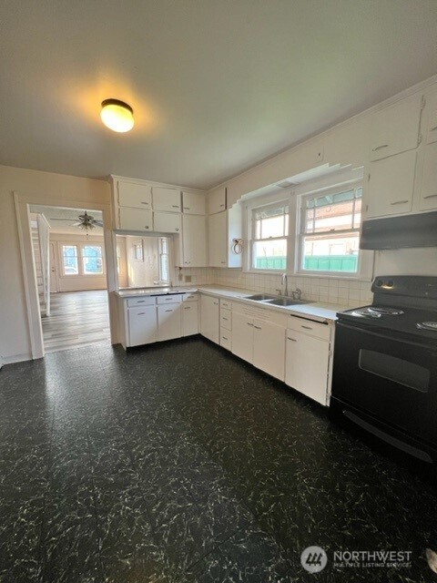 919 & 9191/2 W Heron Street Property Photo 6