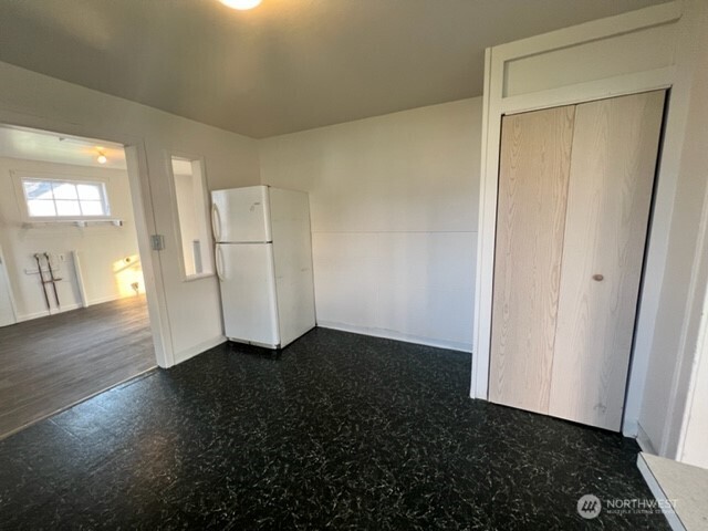 919 & 9191/2 W Heron Street Property Photo 7