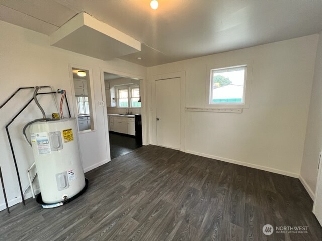 919 & 9191/2 W Heron Street Property Photo 8