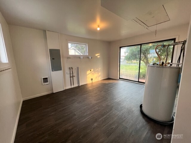 919 & 9191/2 W Heron Street Property Photo 9