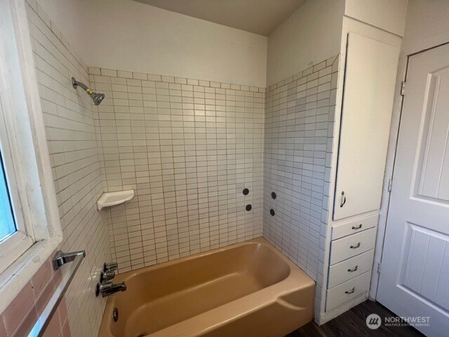 919 & 9191/2 W Heron Street Property Photo 13