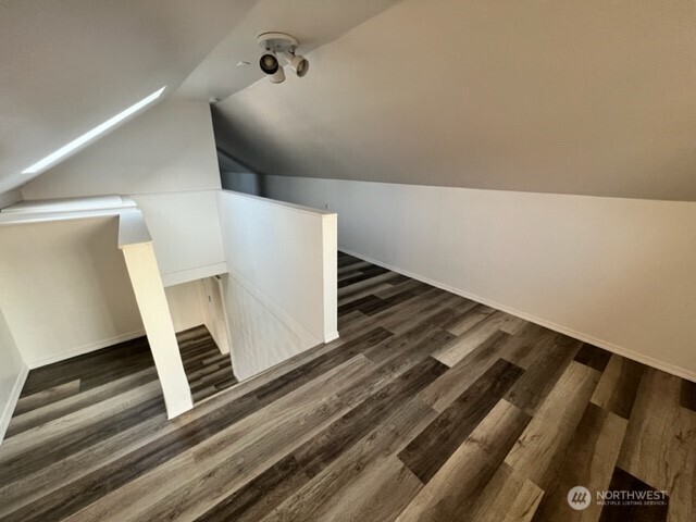 919 & 9191/2 W Heron Street Property Photo 16