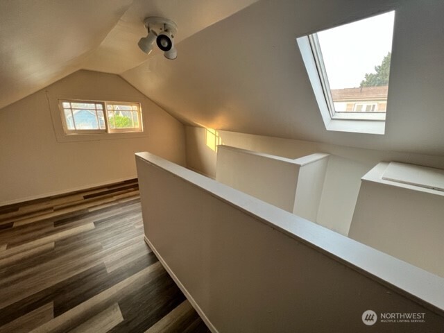 919 & 9191/2 W Heron Street Property Photo 17