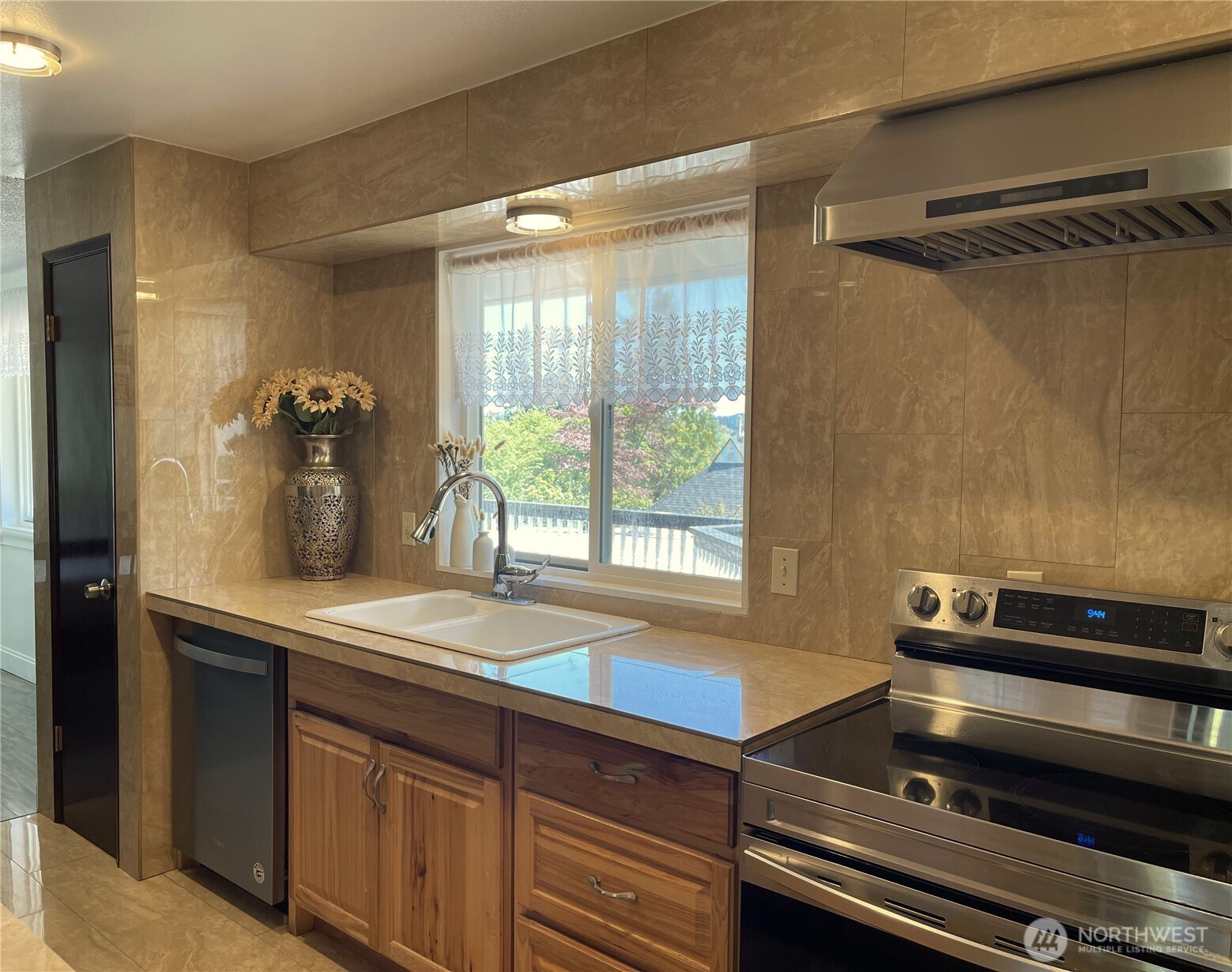 1017 Ballentine Street Property Photo 13