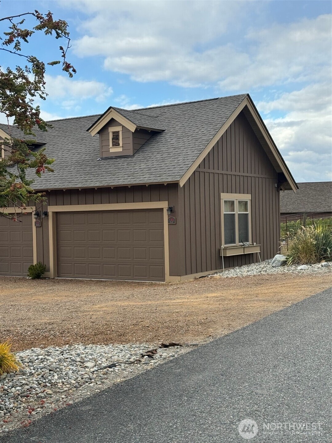 130 Village Way Property Photo 5