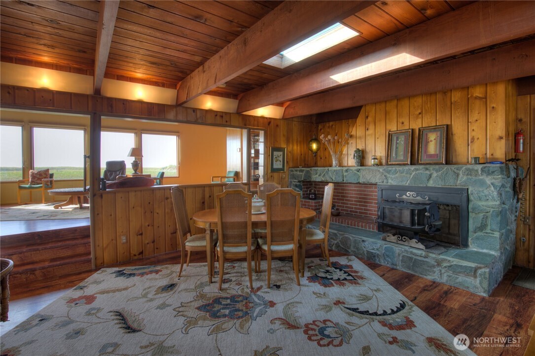 420 W Lough Lane Property Photo 5