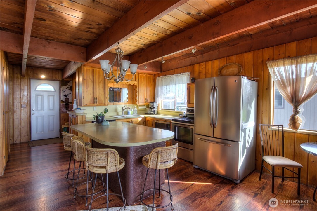 420 W Lough Lane Property Photo 7