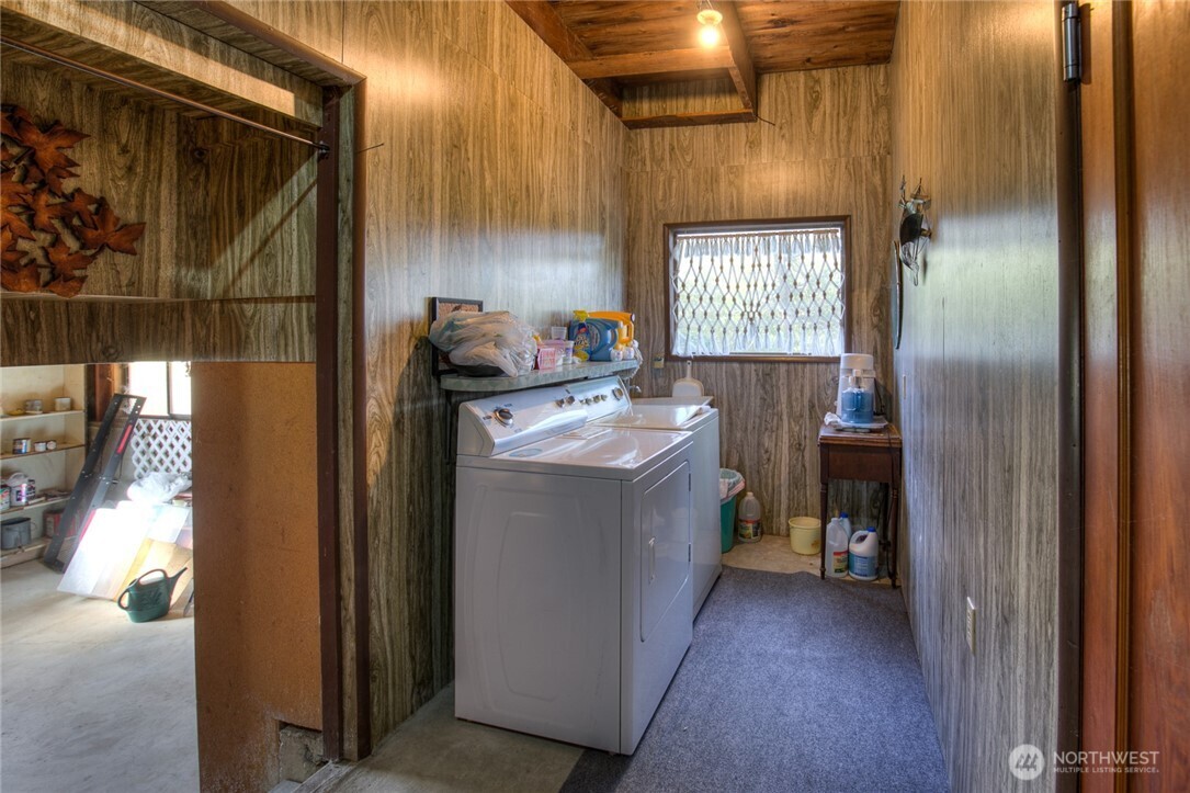 420 W Lough Lane Property Photo 31