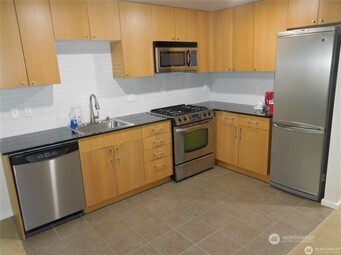 76 Cedar Street 608 Property Photo 2