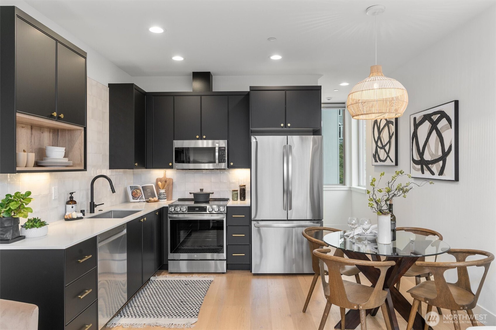 3205 B 37th Place Property Photo 2