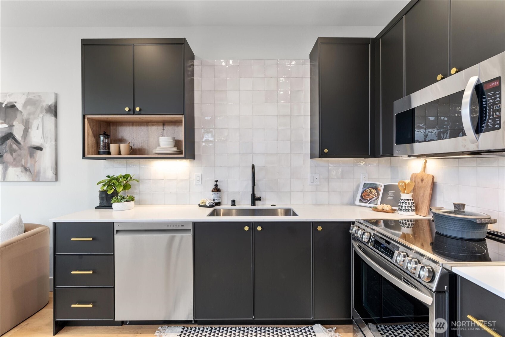 3205 B 37th Place Property Photo 3