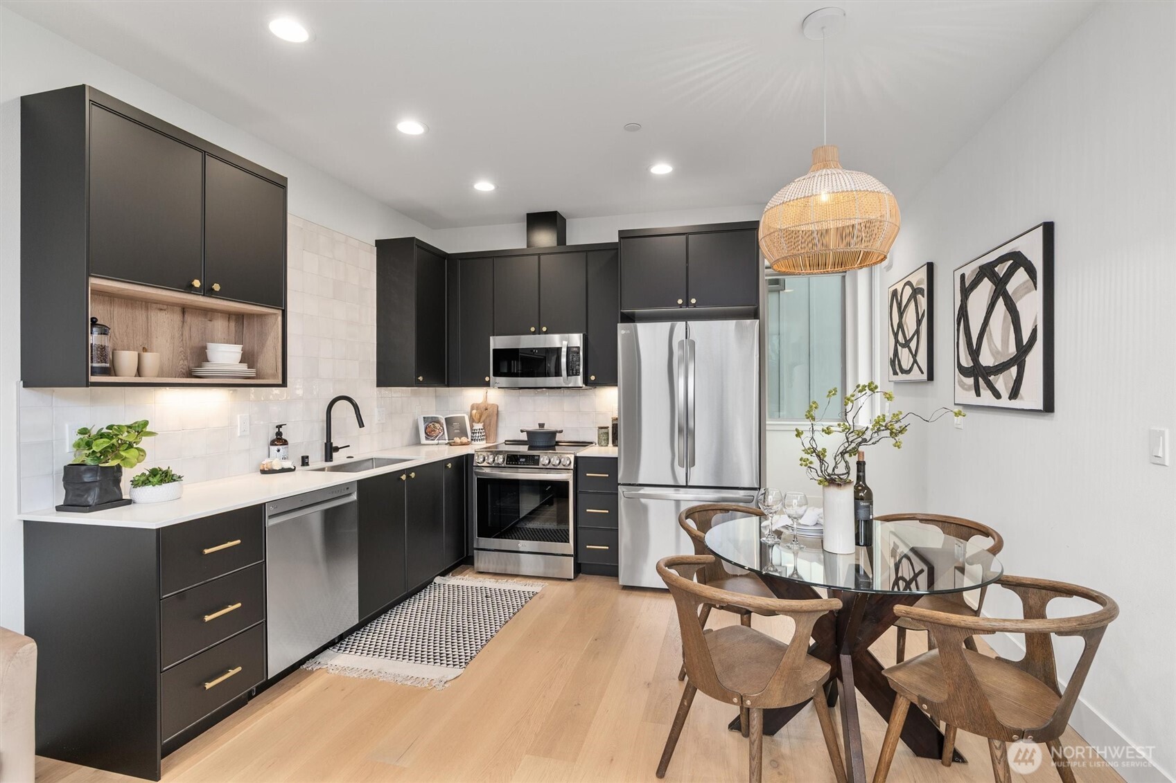 3205 B 37th Place Property Photo 4