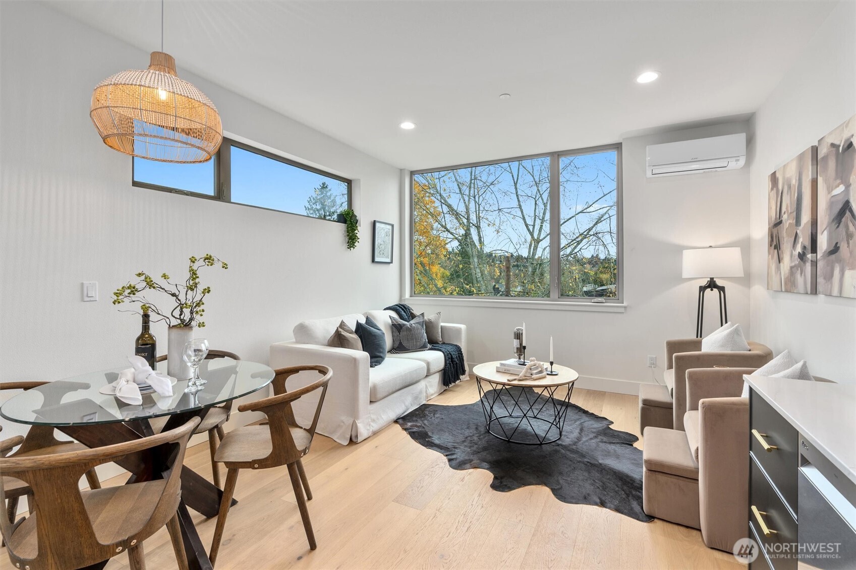 3205 B 37th Place Property Photo 6