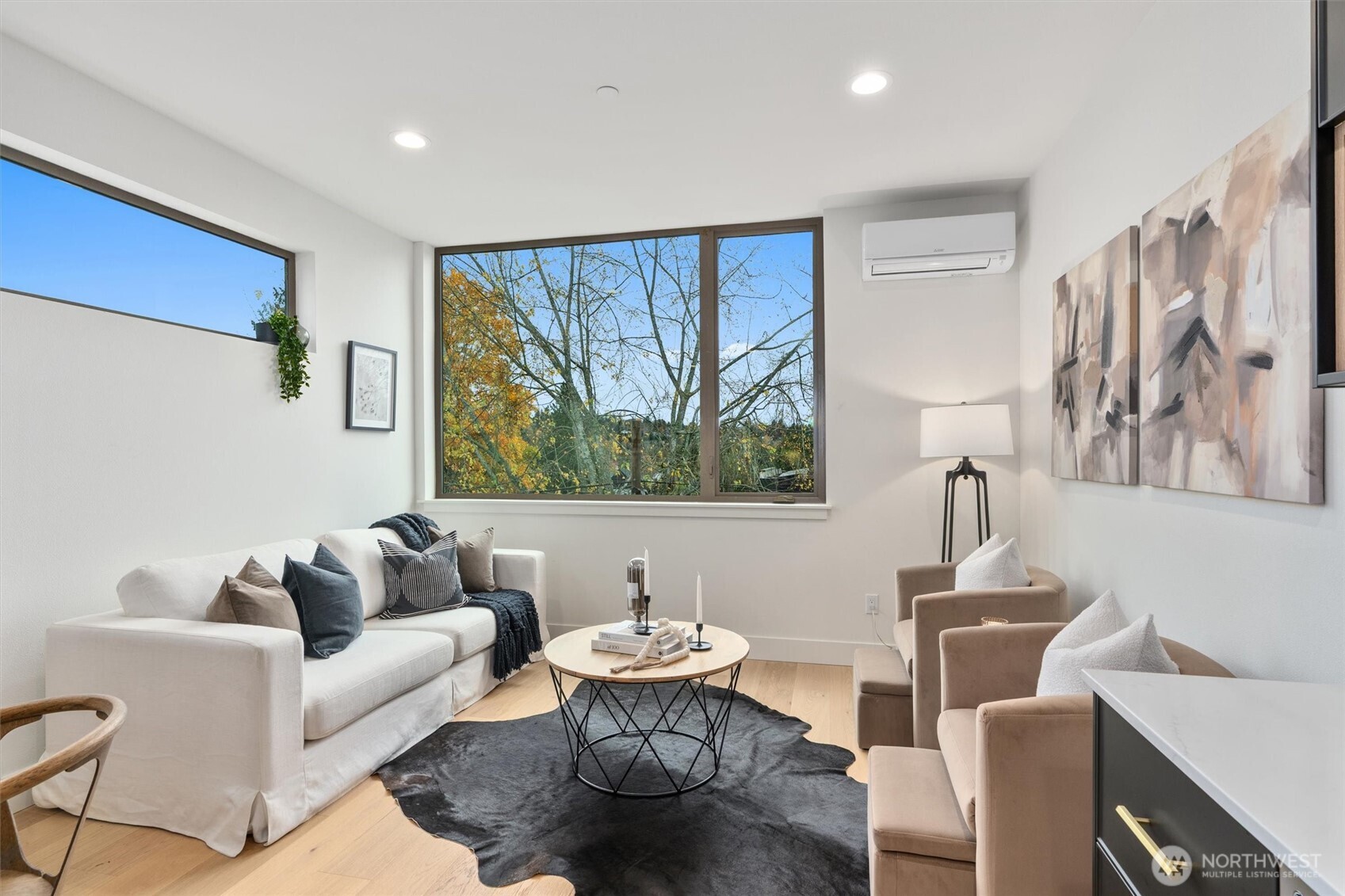 3205 B 37th Place Property Photo 9