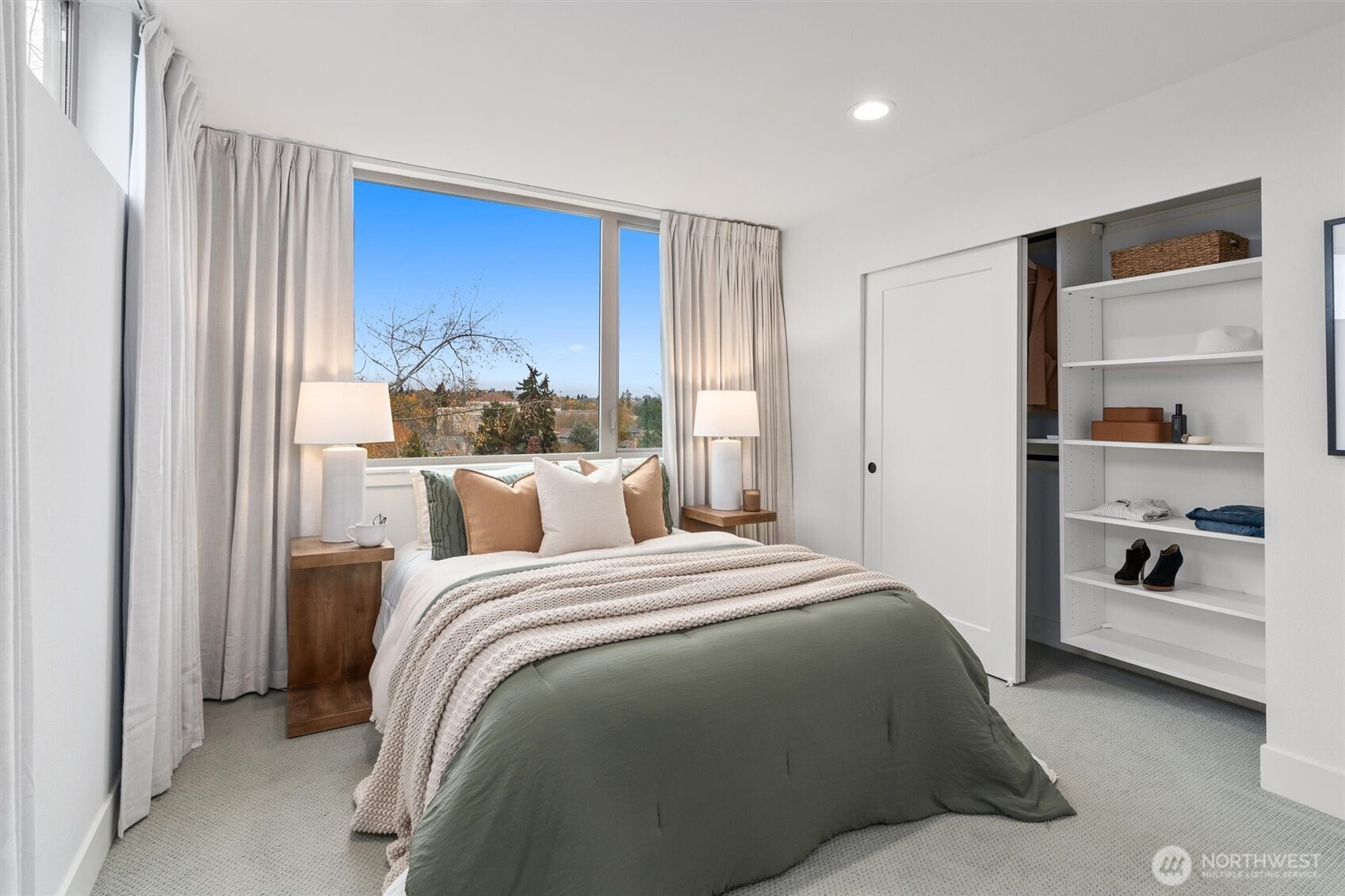 3205 B 37th Place Property Photo 10