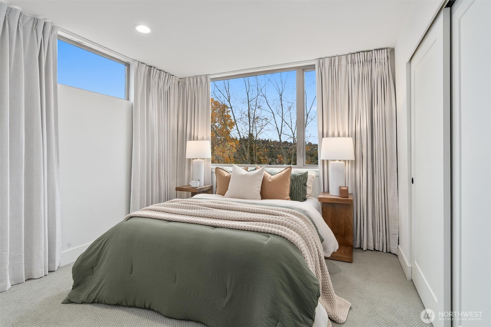 3205 B 37th Place Property Photo 11