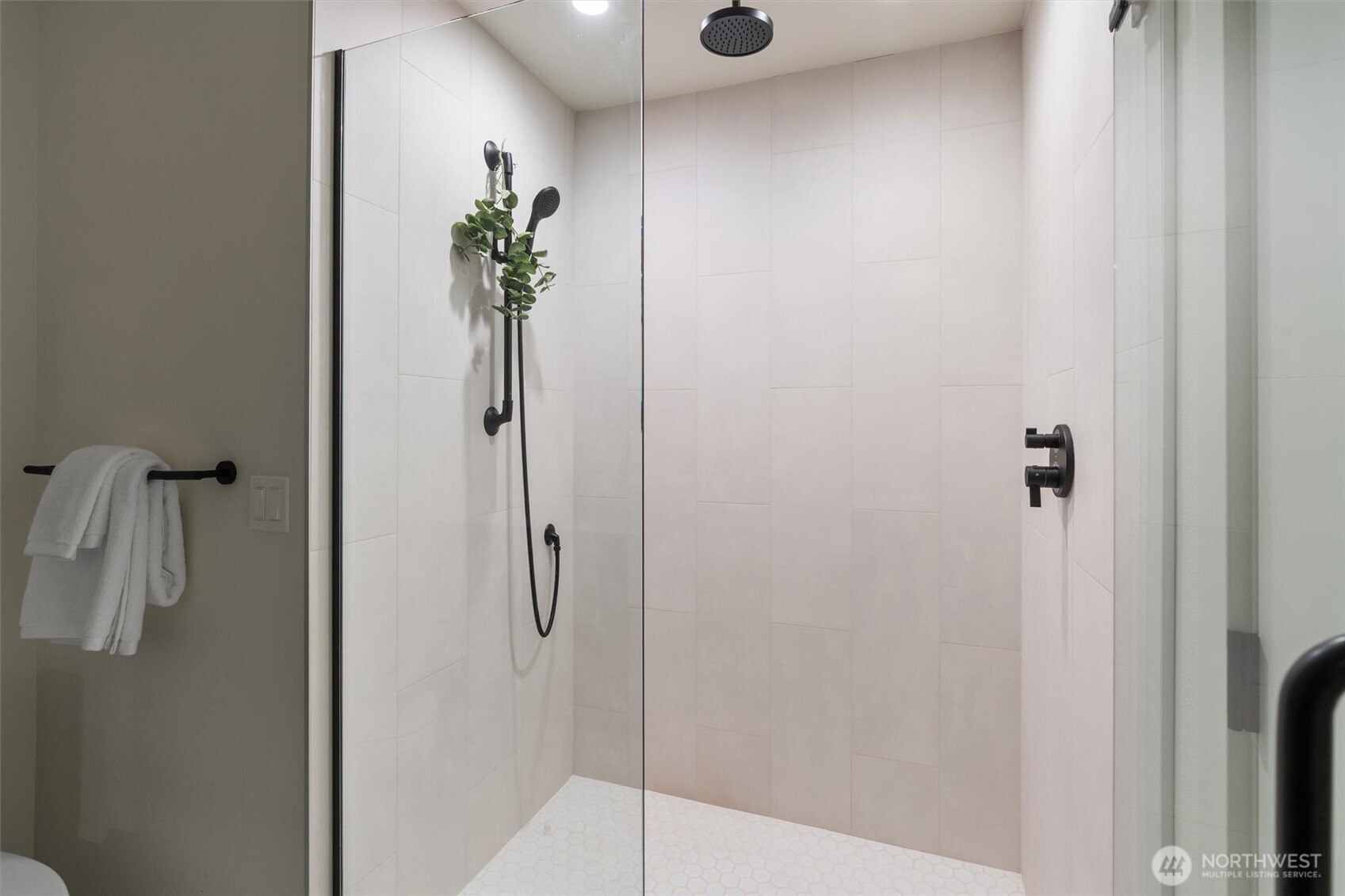 3205 B 37th Place Property Photo 15